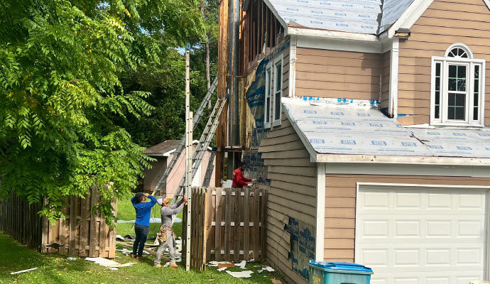 Expert repairing siding.